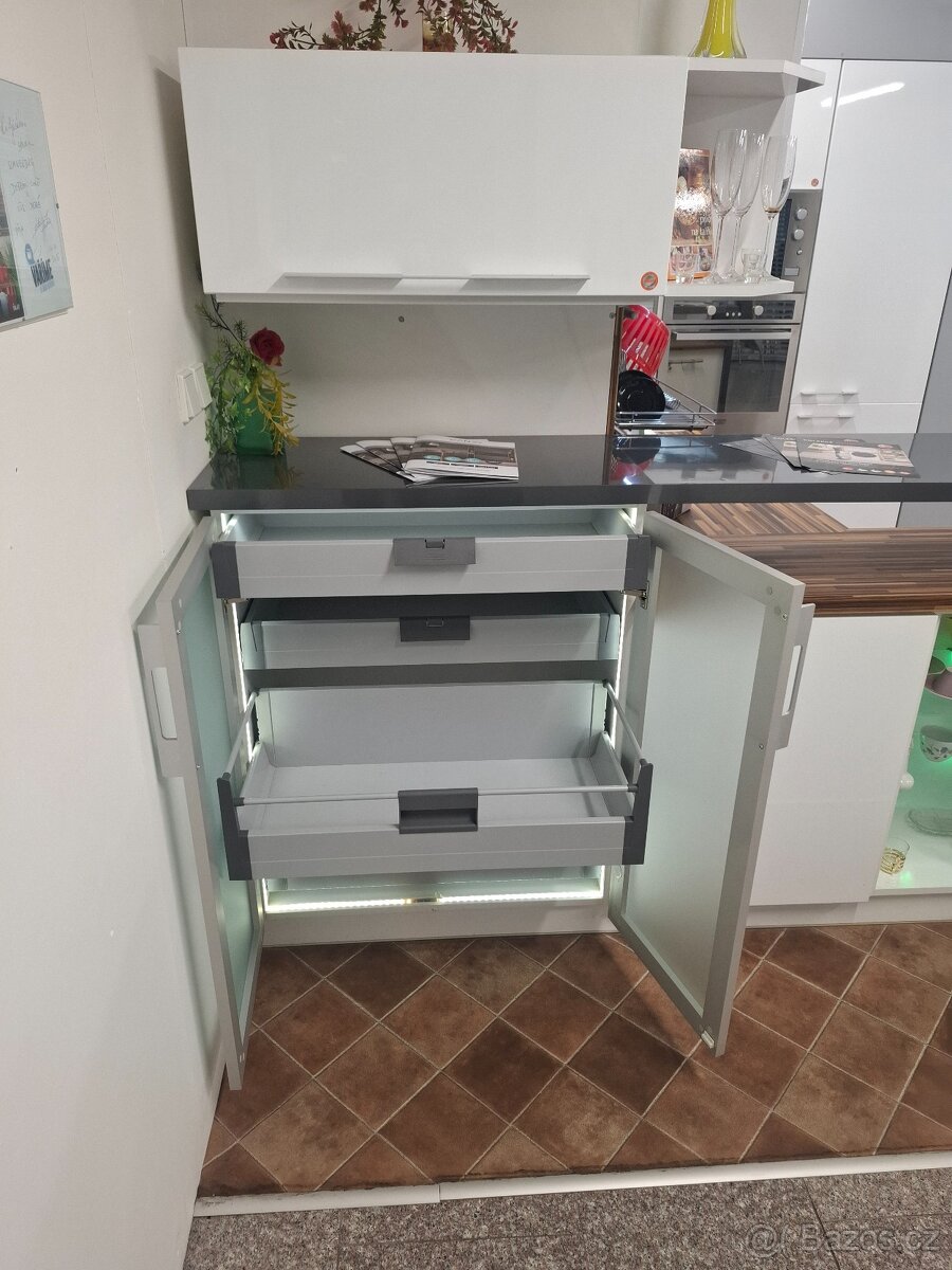 Bílá lesk MDF fólie - 13