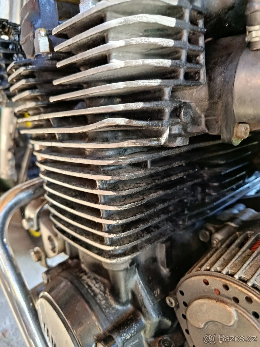 Yamaha XJR - 13