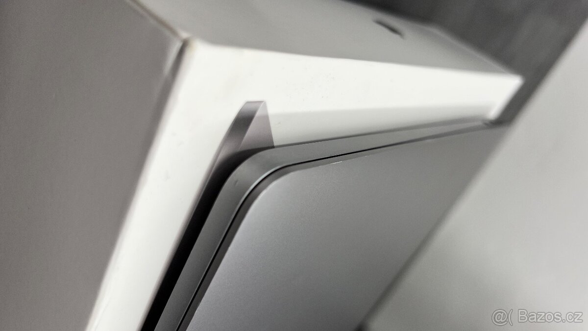 16” palců 2019 Macbook Pro, Retina, TouchBar i9 - 13