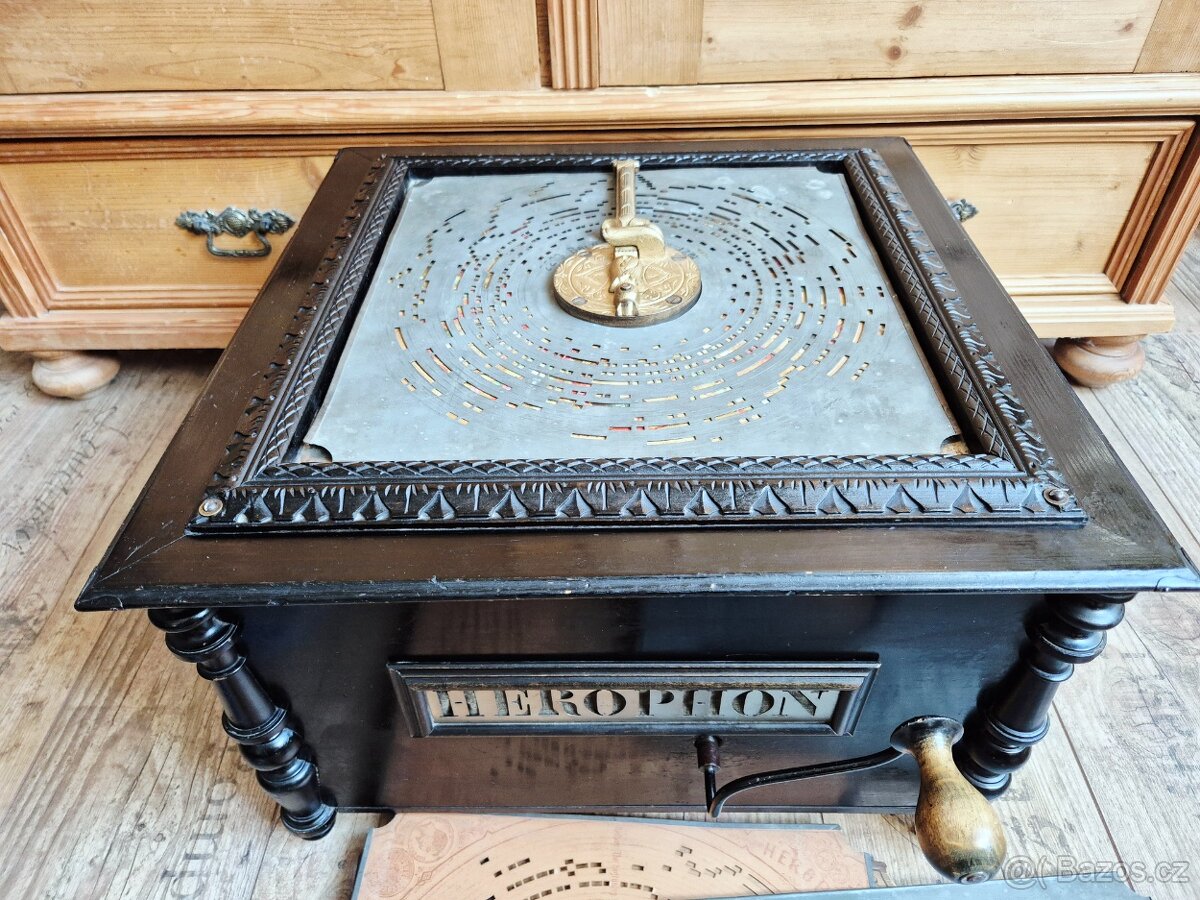 Starožitný hrací stroj, flašinet HEROPHON, 1900 - 13