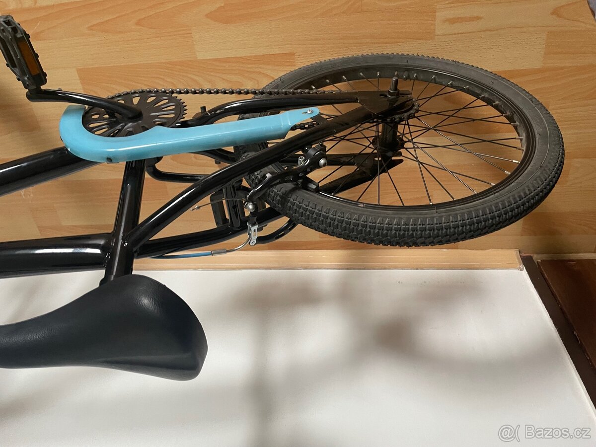 Černobílé dětské freestyle BMX kolo - 13