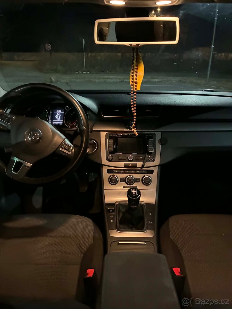 Auto Volkswagen passat B7 - 13