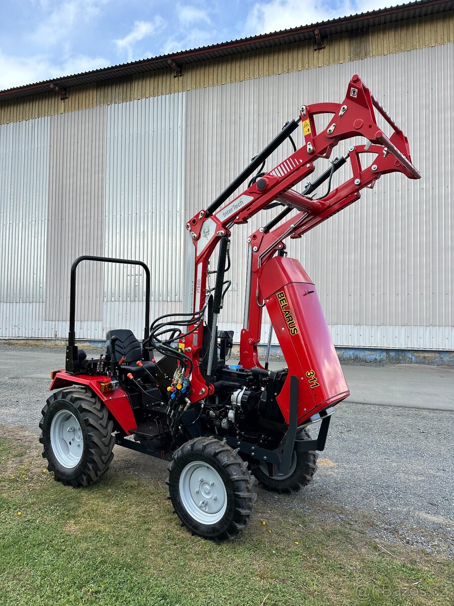Traktor Belarus 311 s čelním nakladačem - 13