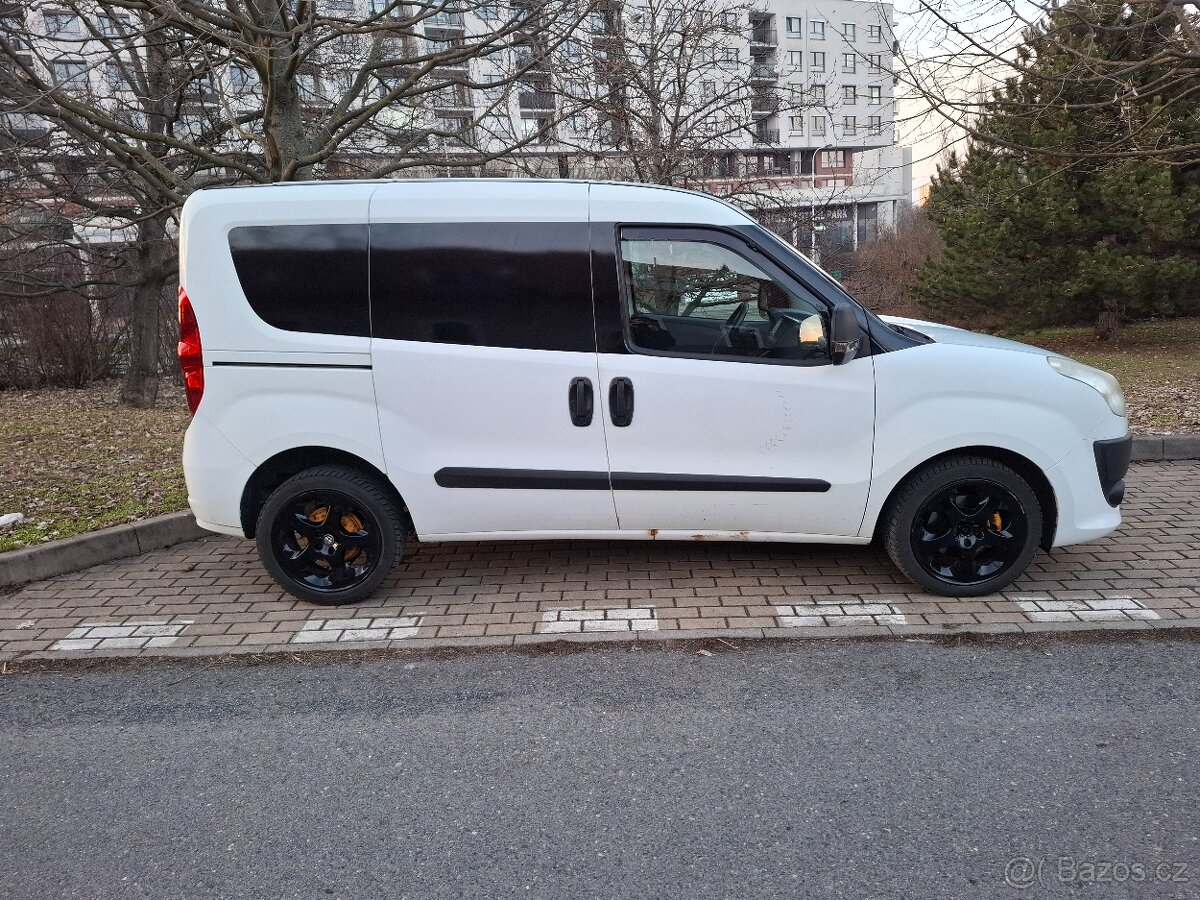 Fiat Dobló 1.3 JTD - 13