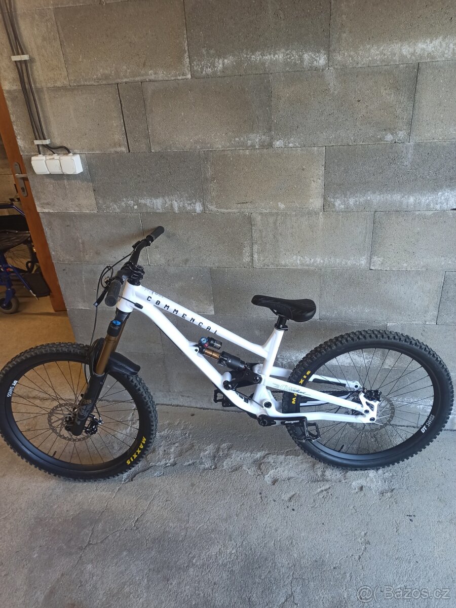 Commencal Clash custom 2025 Top stav - 13