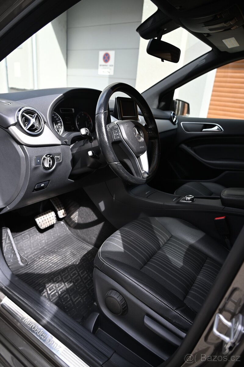 Mercedes-Benz B180 - 13