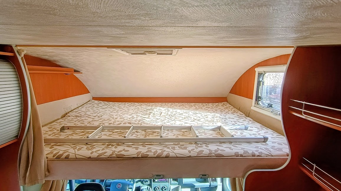 Fiat Ducato / McLouis, alkovna pro 6 osob, palandy/garáž - 13