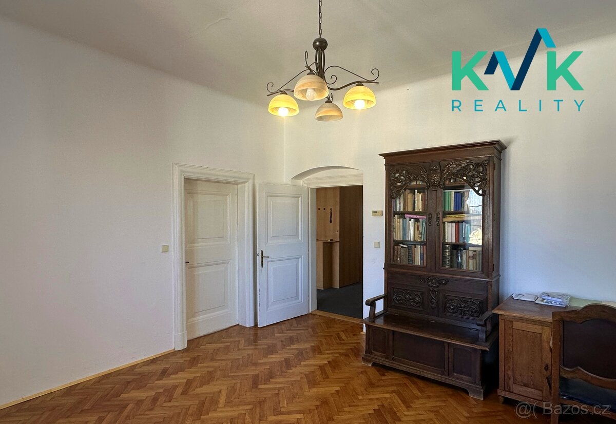 Prodej bytu v dispozici 4+1, užitná plocha 120m², Centrum Ka - 13