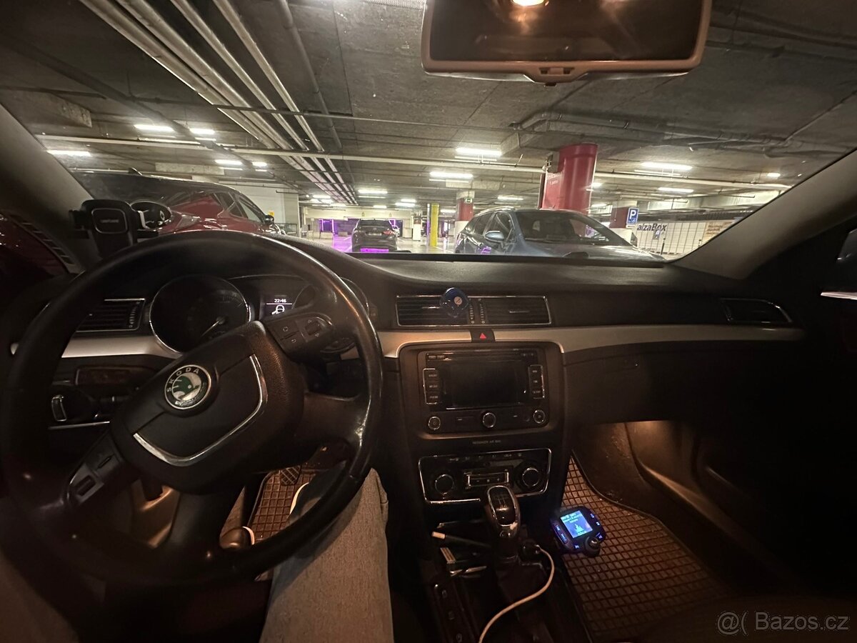 Superb 2012 1.6 nafta - 13