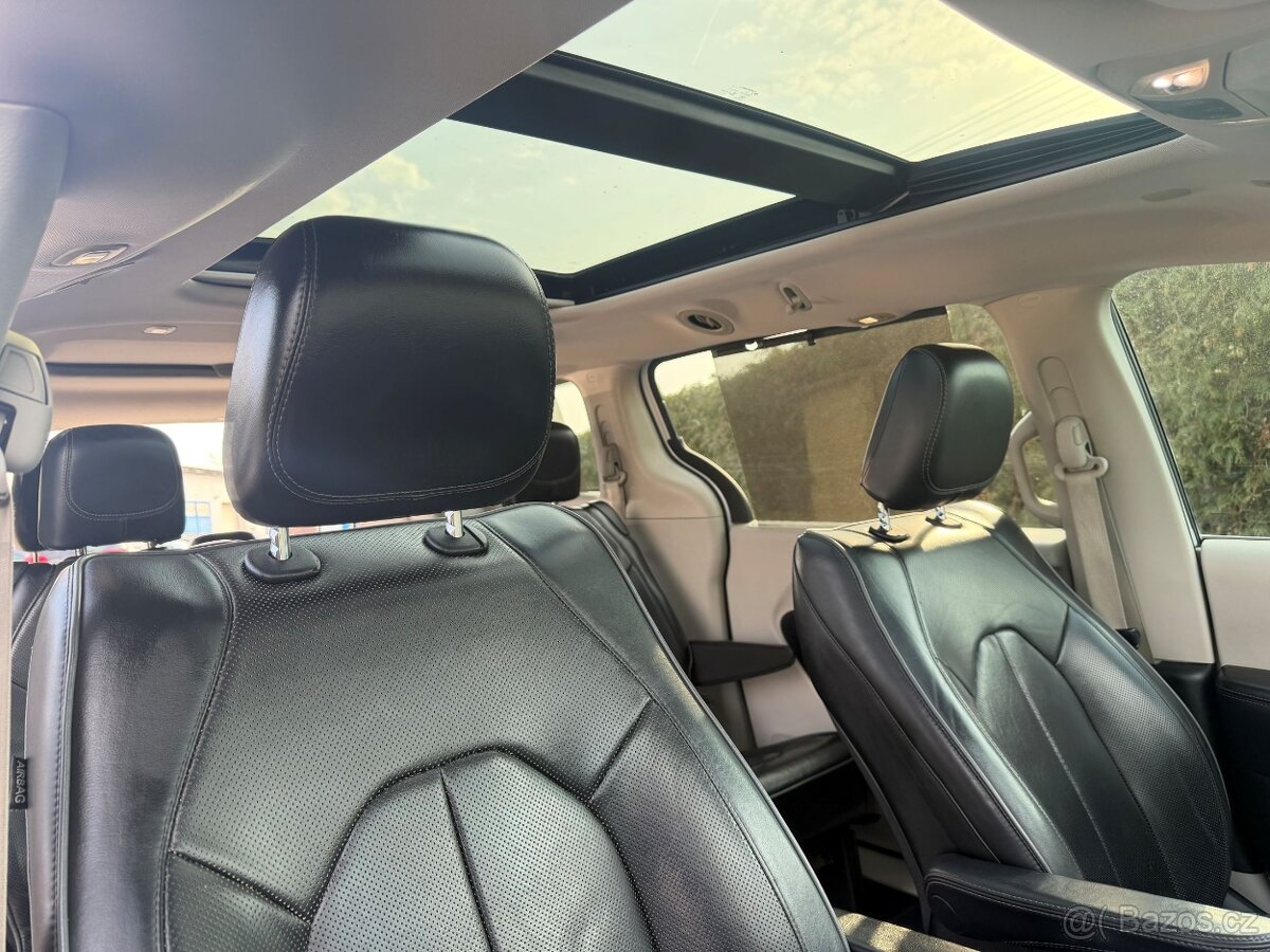 Chrysler Pacifica 3,6 RU Panorama Limited 2018 DPH - 13