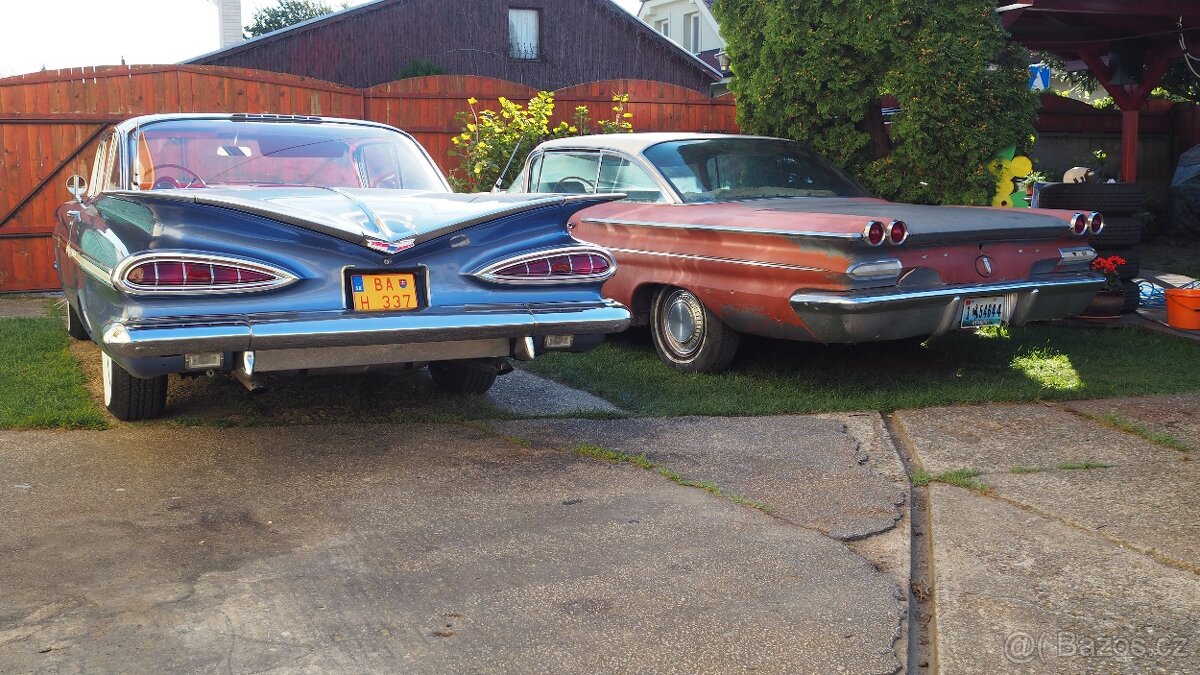 1960 Pontiac Ventura two door hardtop - 13