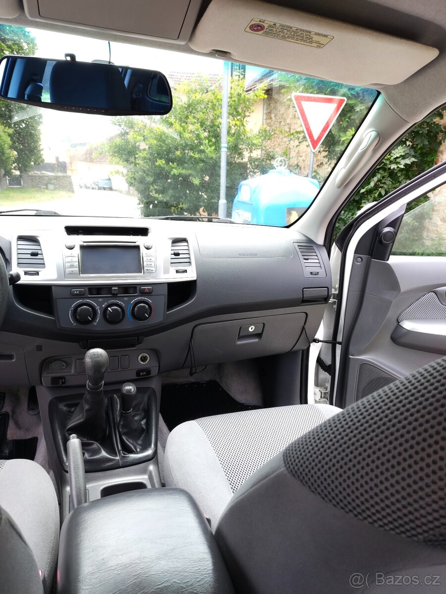TOYOTA HILUX 2.5 D-4D 4x4 DOUBLE CAB - 13