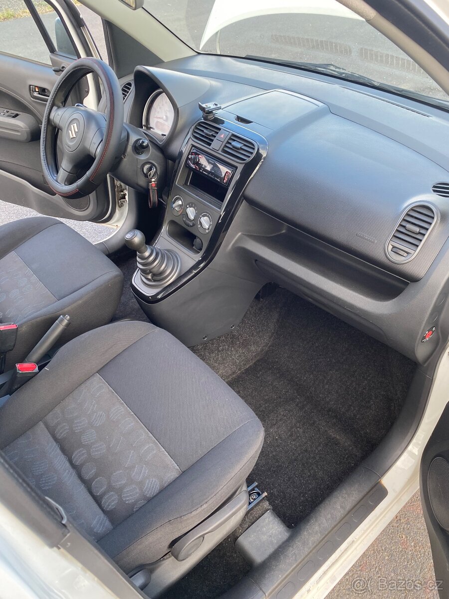 Suzuki splash 1.0 NOVÁ STK - 13