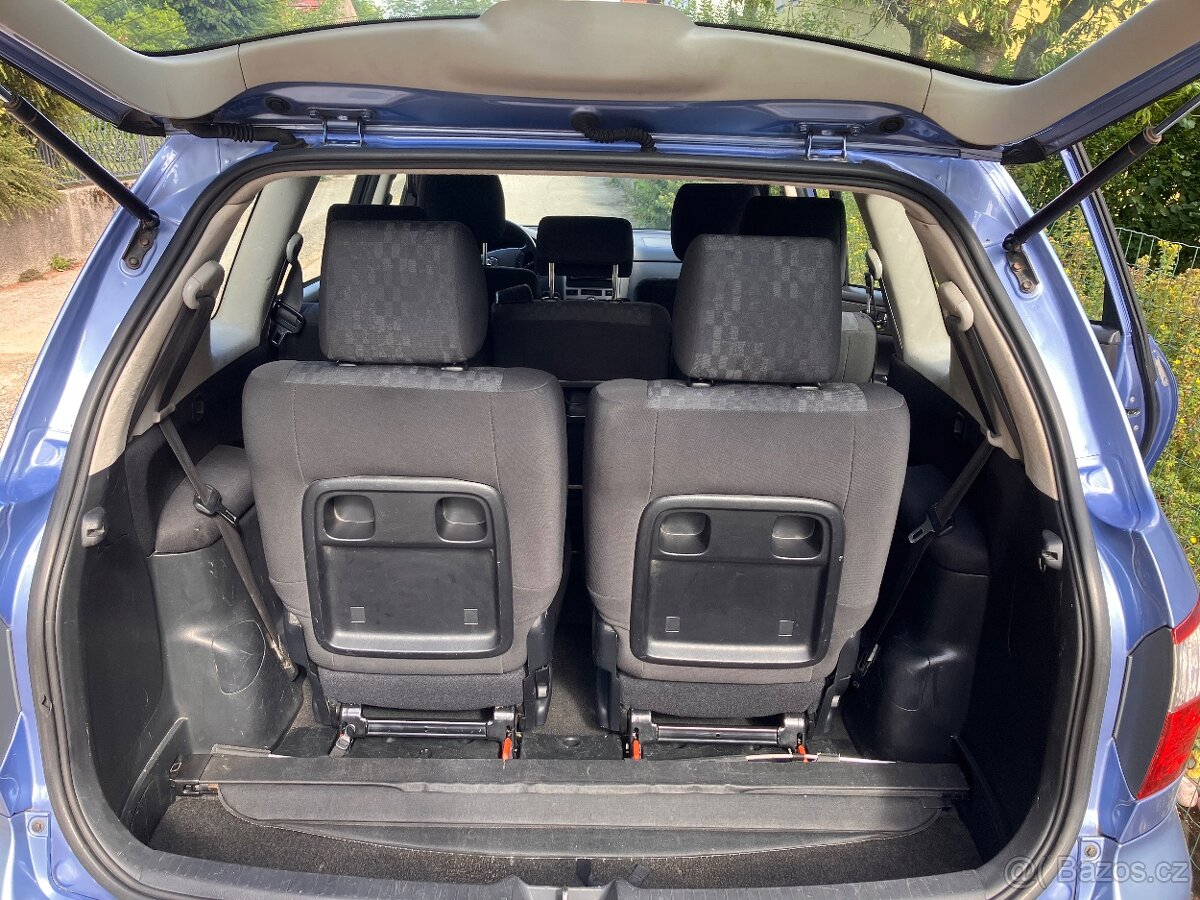 Toyota Avensis Verso - 13