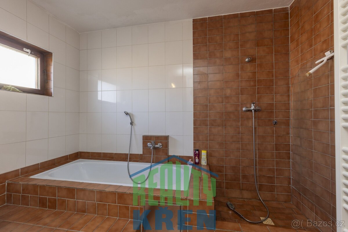 Prodej vily 6+1/G+2xT+B, Praha - Suchdol, ev.č. 003986 - 13