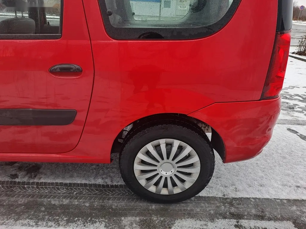 Dacia Logan, 1.6i 1.MAJ 7MÍSTNÉ SPOLEHLIVÉ - 13