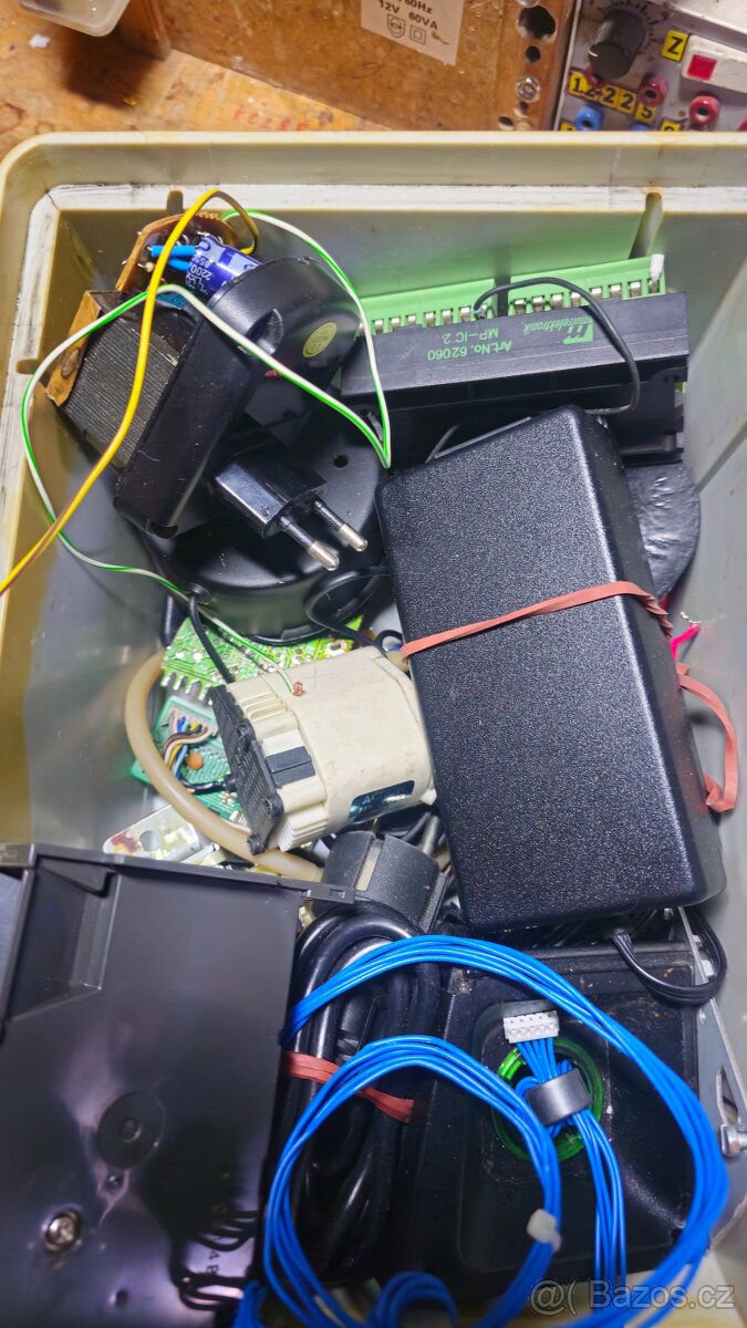 Prodám mix součástek elektro - 13