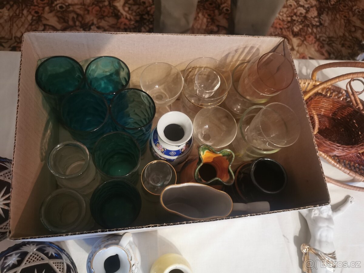 Jídelní servisy, ozdobná karemika, popelníky aj. - 13