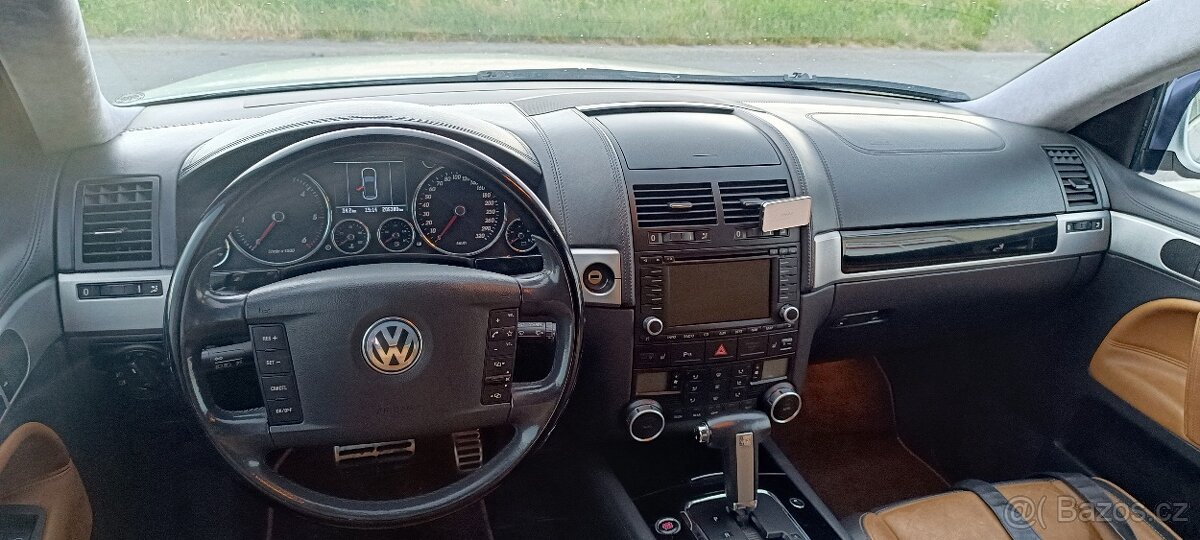 VW Touareg V10 5.0 TDI sleva - 13