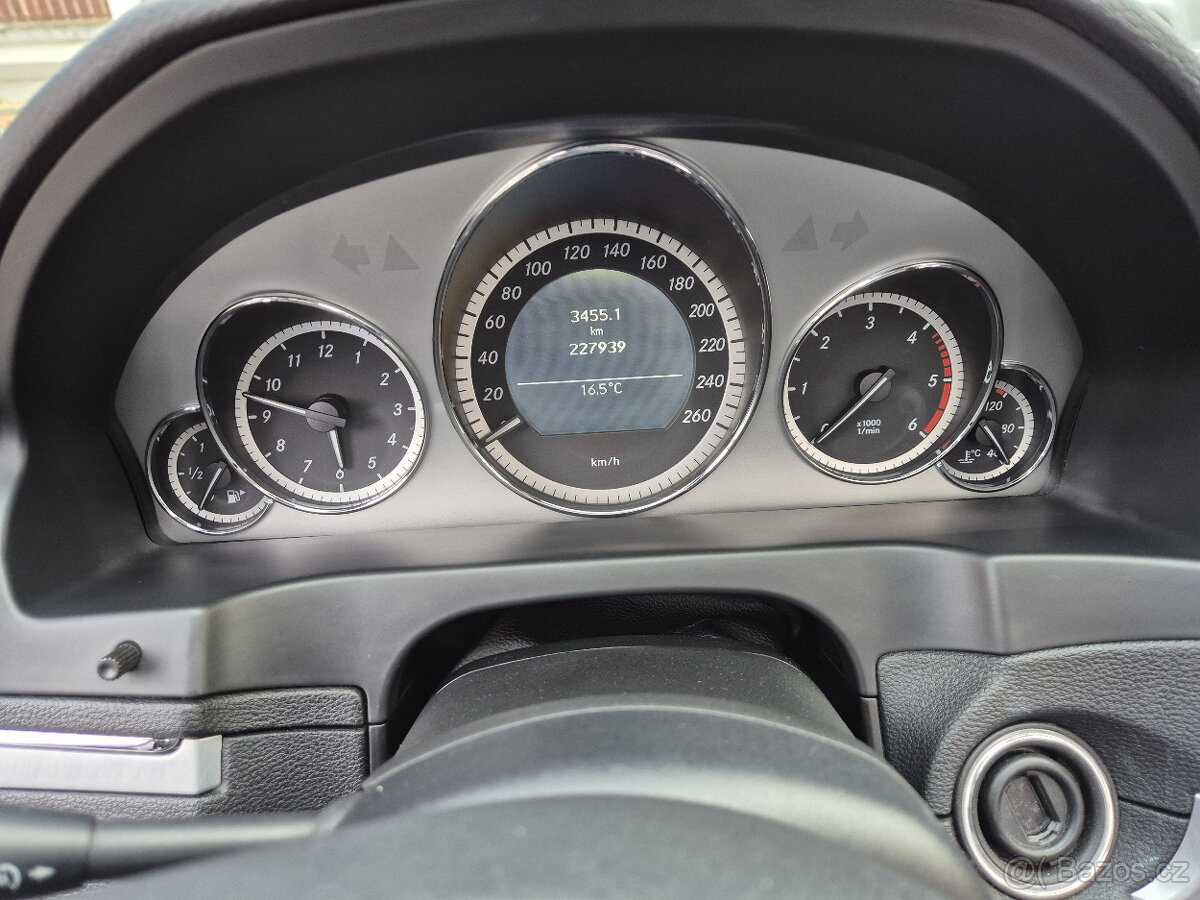 Mercedes-Benz Třídy E, 220 CDI manuál - 13