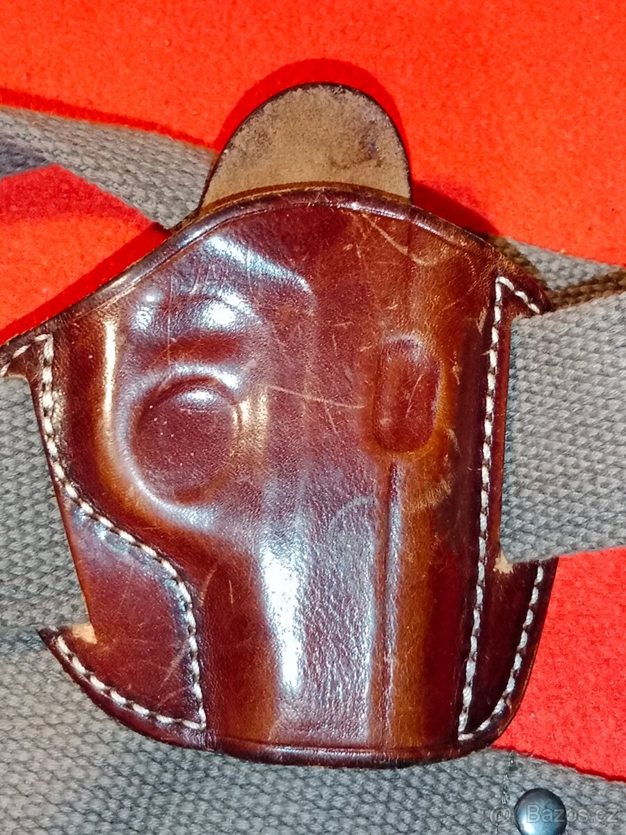 Kožená taška, opasky 2 ks a pouzdro na zbraň zn. LOBO - 13