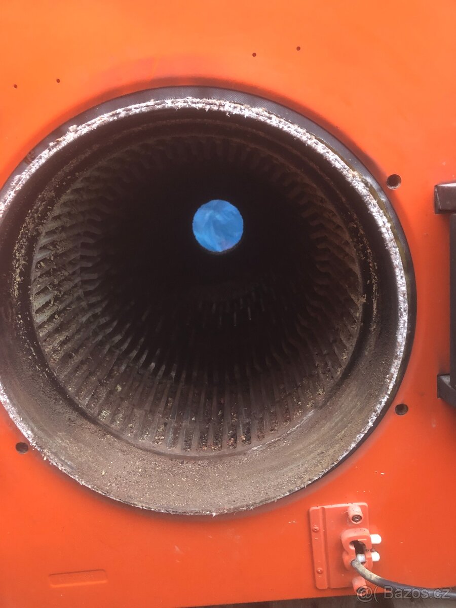 Prodám kotel na olej 29 -34 Kw - 13