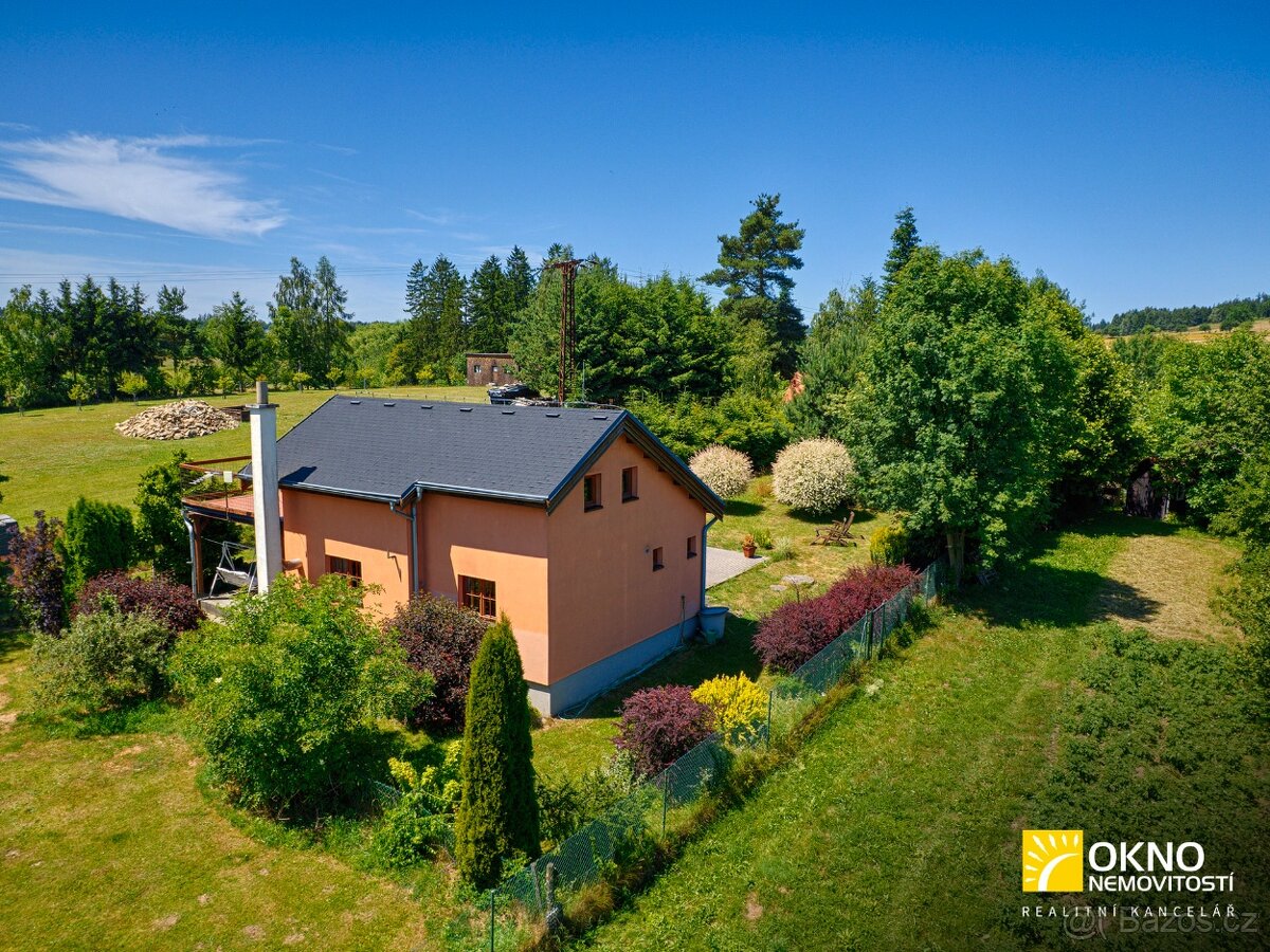 Dům s pěknou zahradou na okraji obce - 13