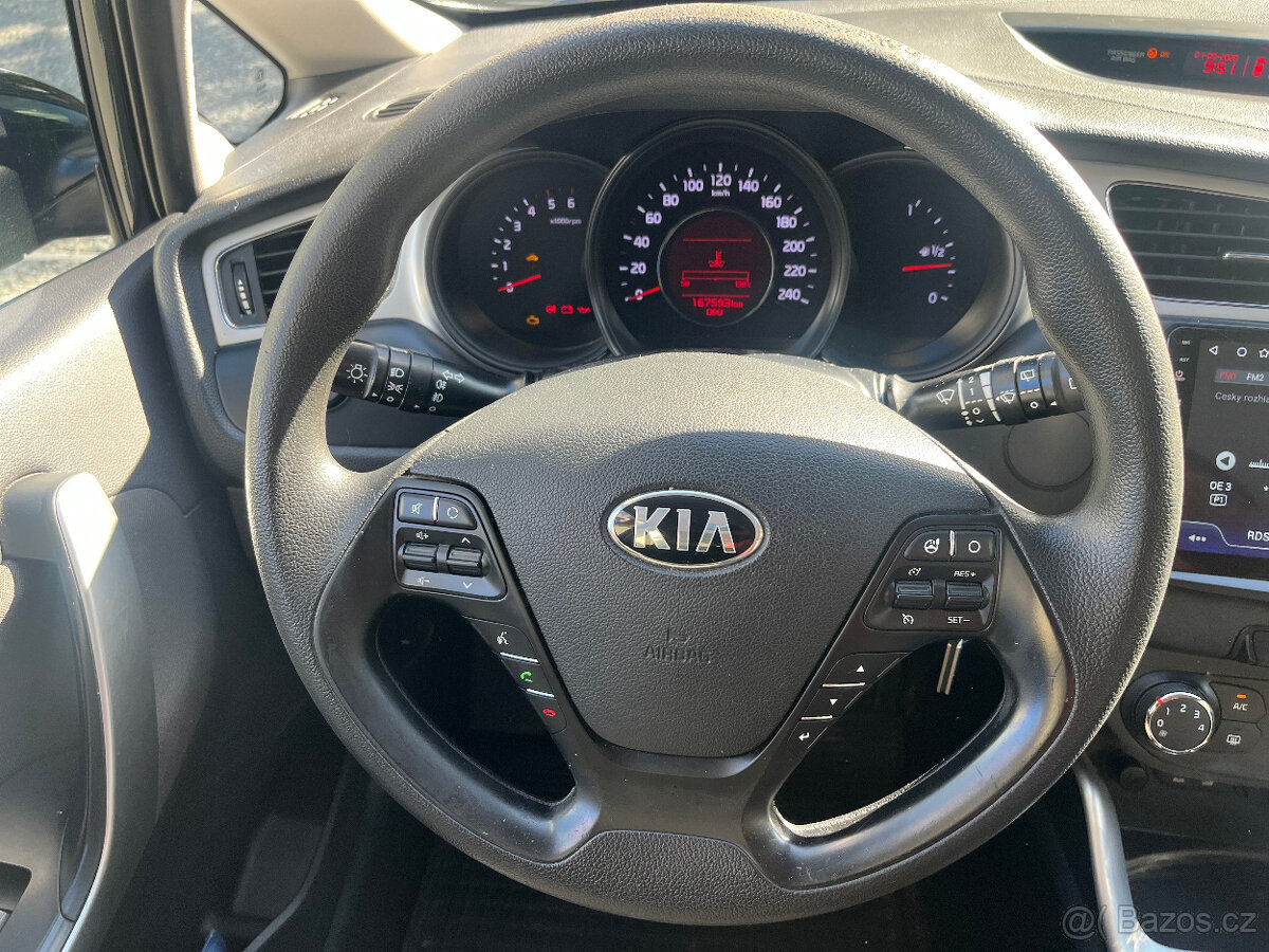 KIA CEED 1,4 CRDi 66 Kw TAŽNÉ - 13