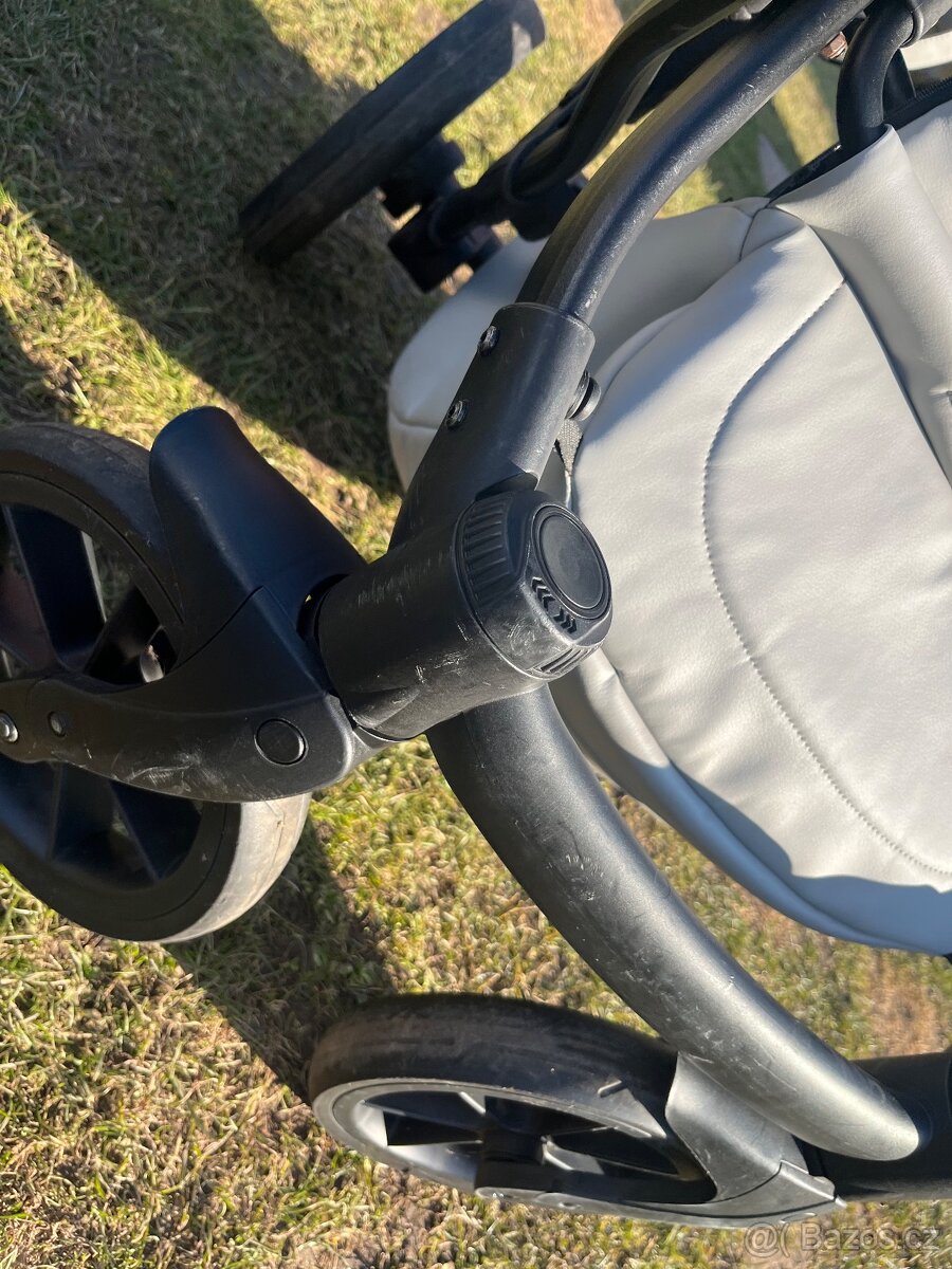 Kočárek Junama - 13