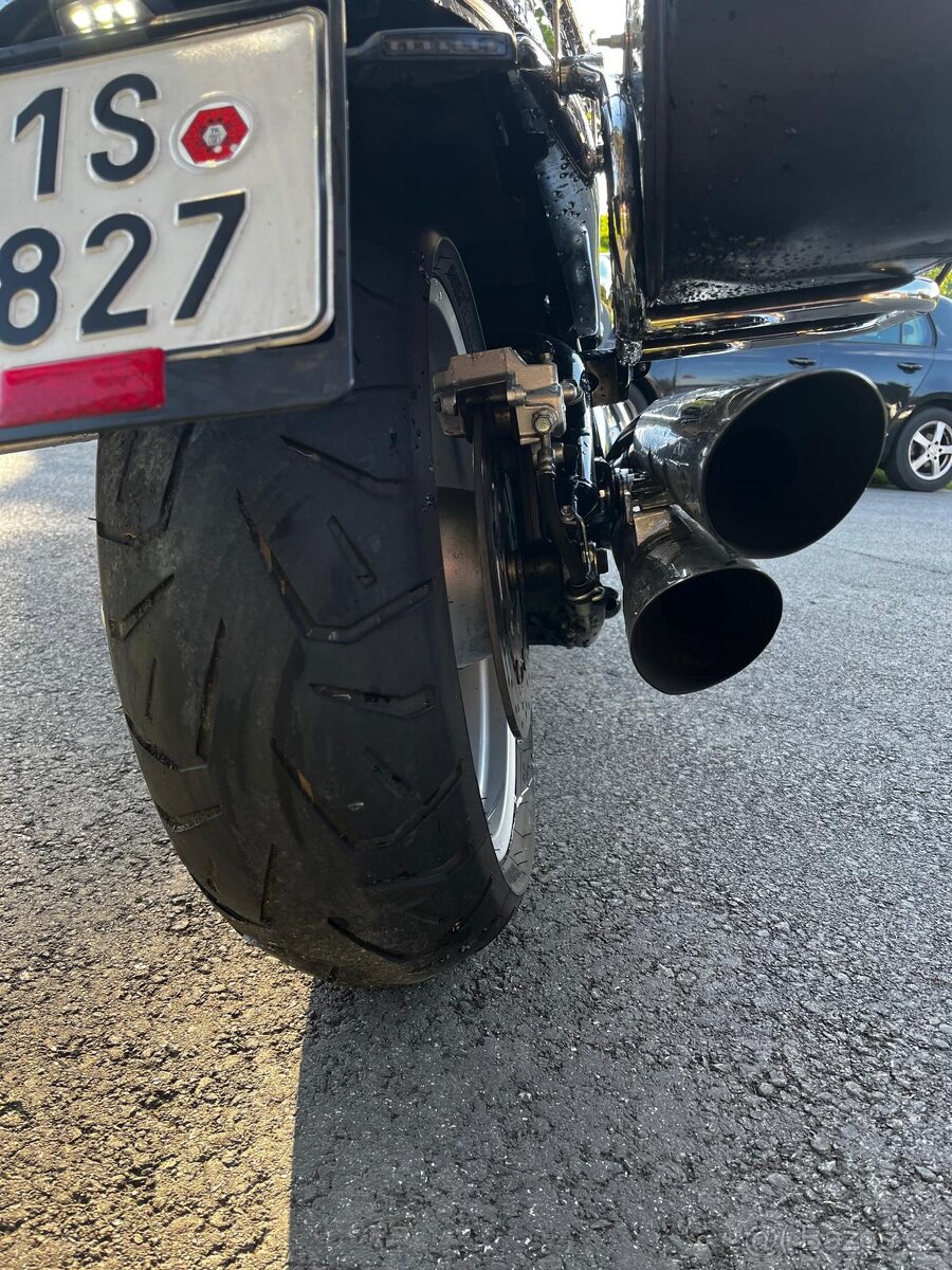 Suzuki Intruder M1500/Boulevard - 13