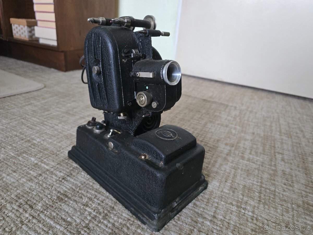 Retro kamera s projektorem - 13