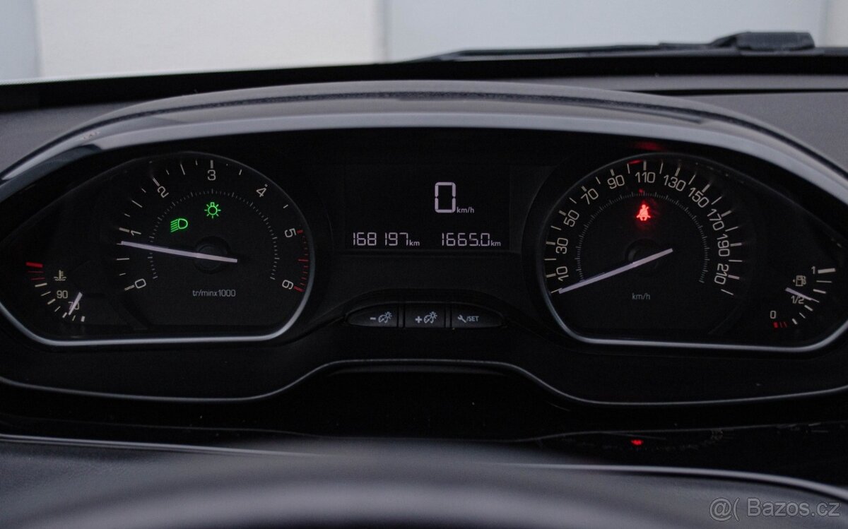 Peugeot 208 1.6 BlueHDi - 13