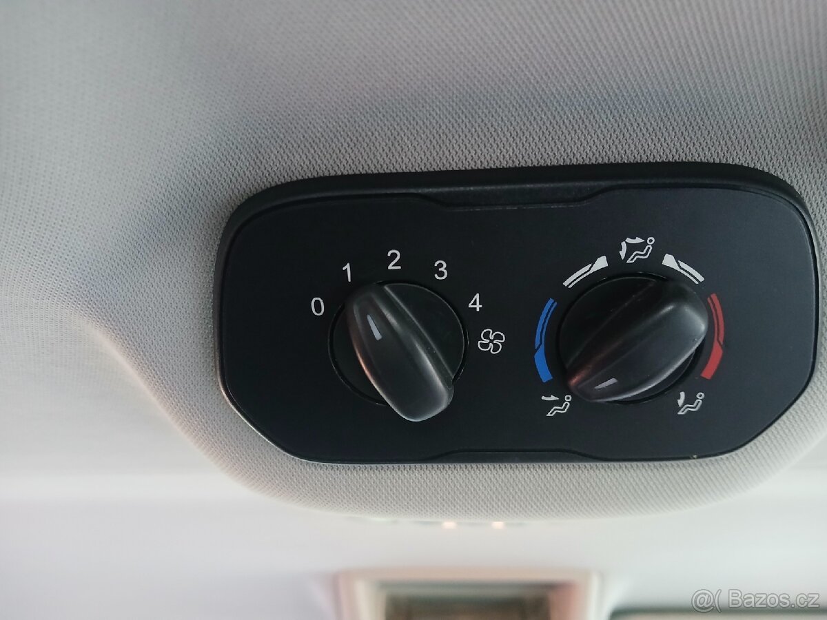 Ford Tourneo Custom - 13