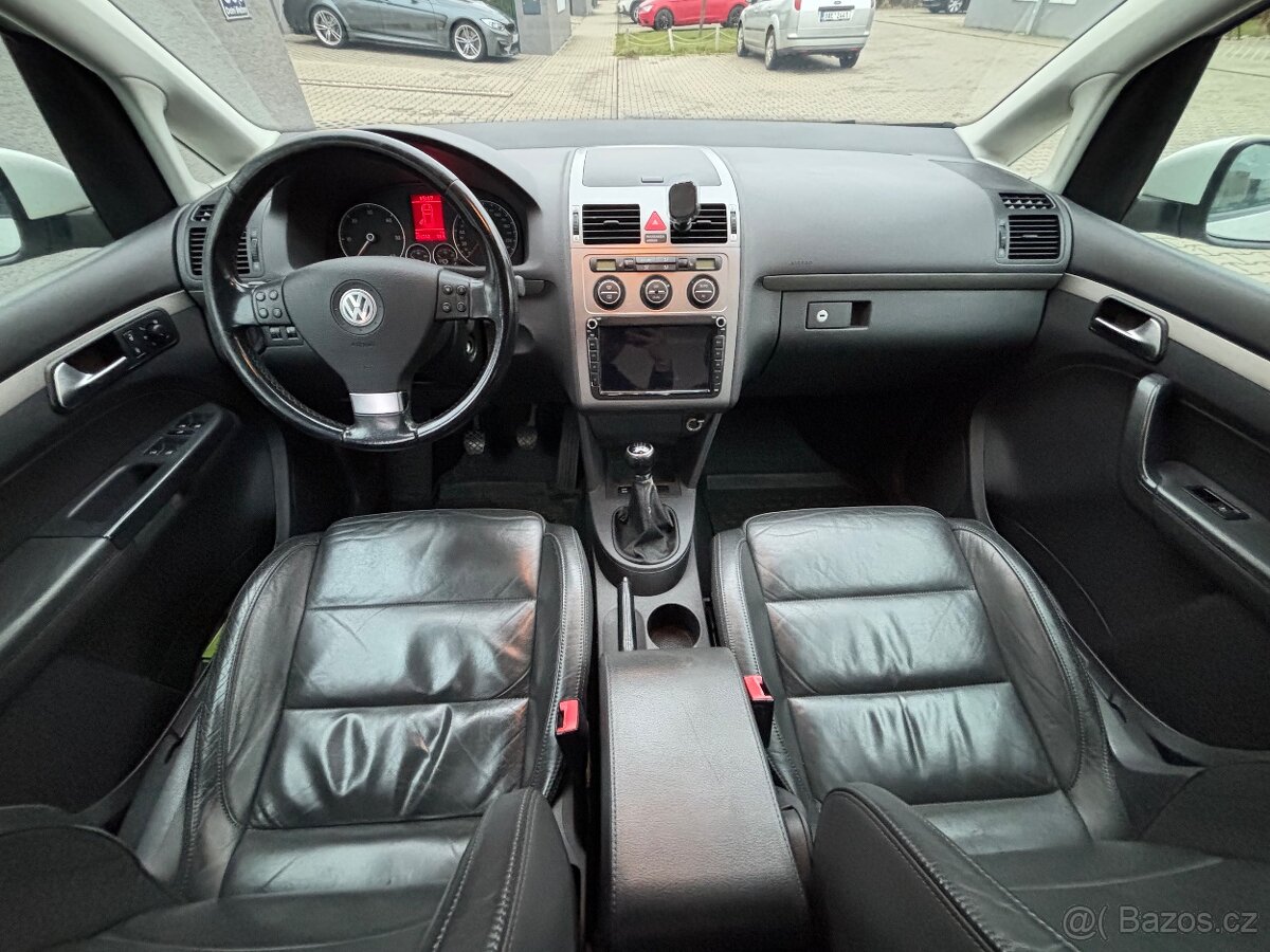VW Touran 2010, 2.0 TDI, 103kw, 7mist. Cele v Kuzi - 13