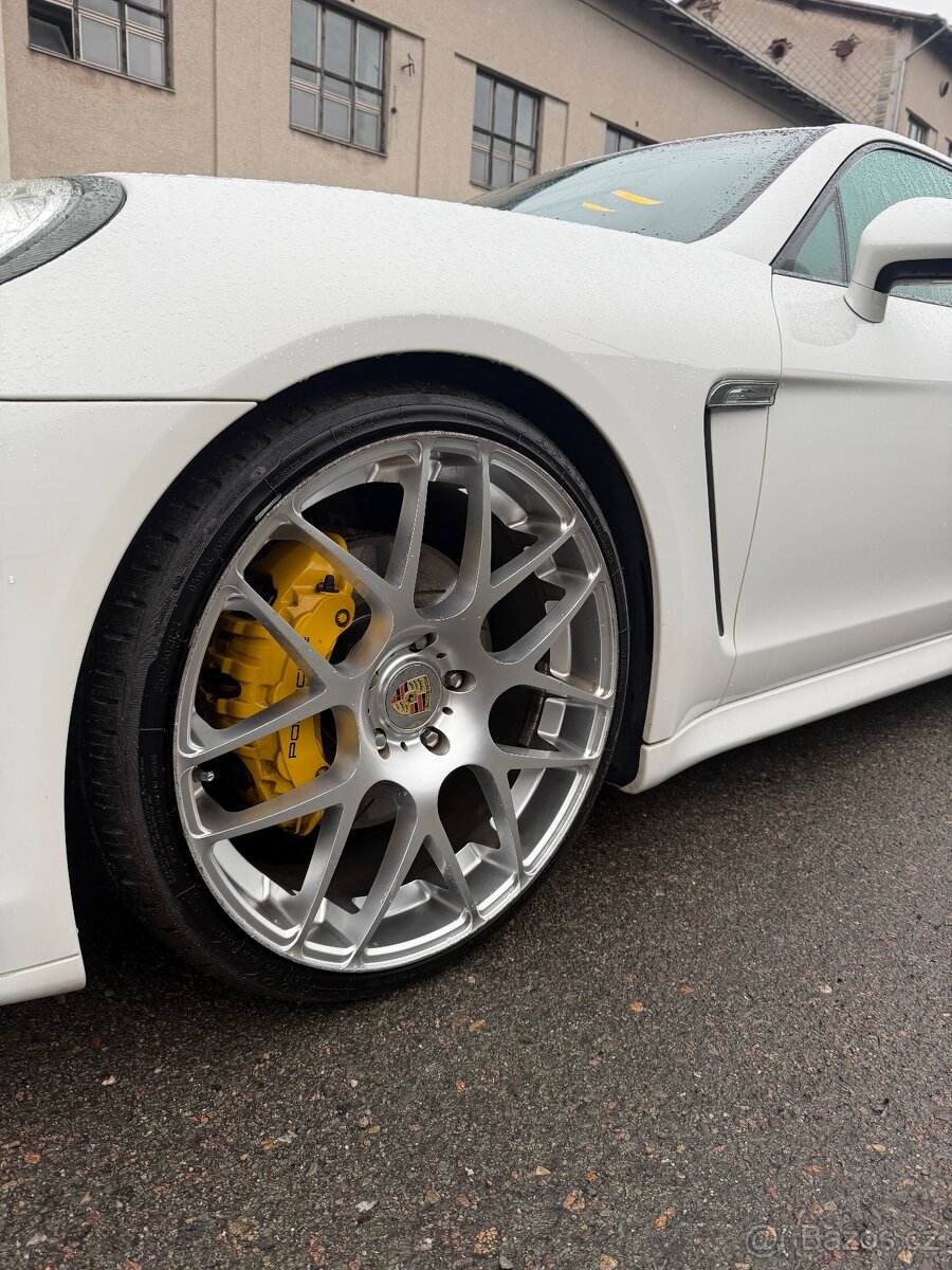 PORSCHE PANAMERA S - 13
