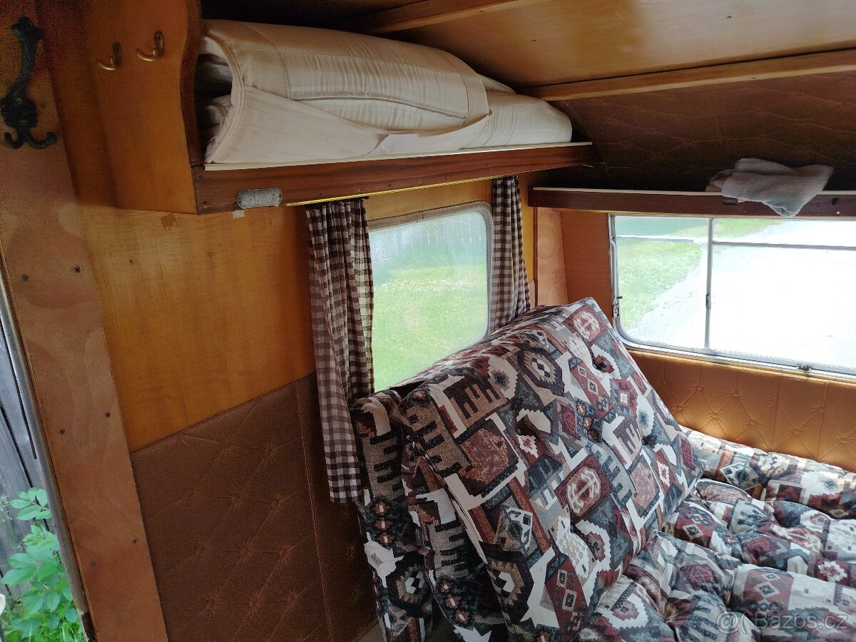 Karavan na pevné stání - 13