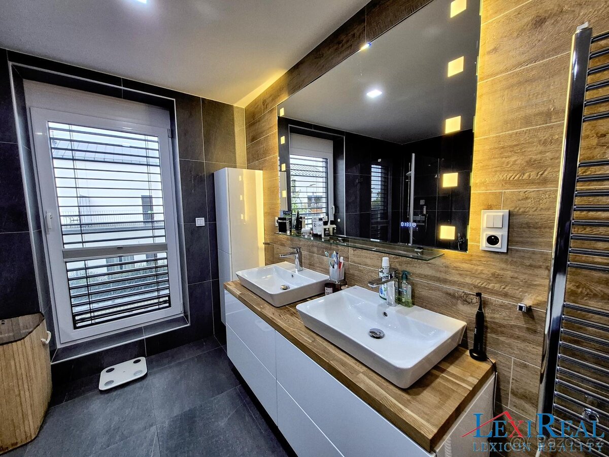 řadový rodinný dům 164 m2, 211 m2 zahrada, nadstandartní vyb - 13