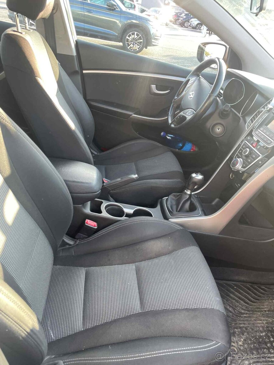 Rok2016 i 30 1,6 Crdi HYUNDAI zachovalý vůz sportovní vzhle - 13