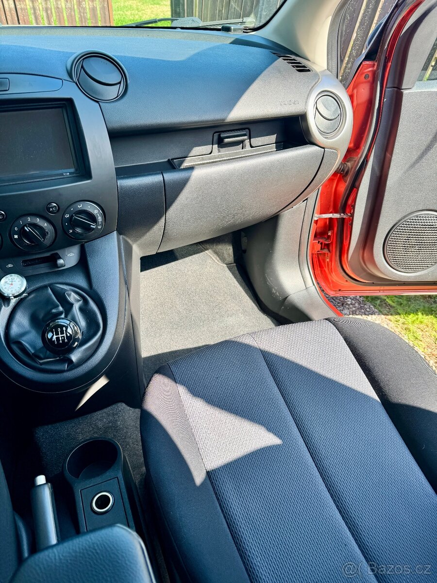 Mazda 2 - 13