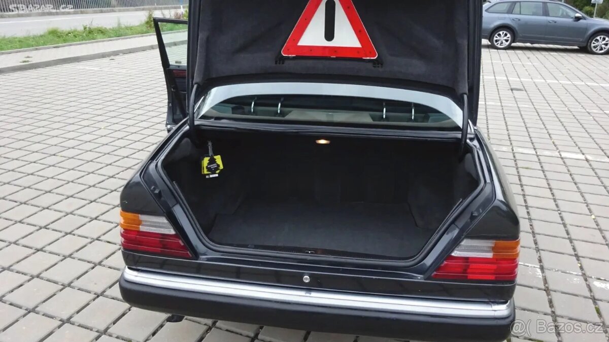 Mercedes - Benz W124 - 13