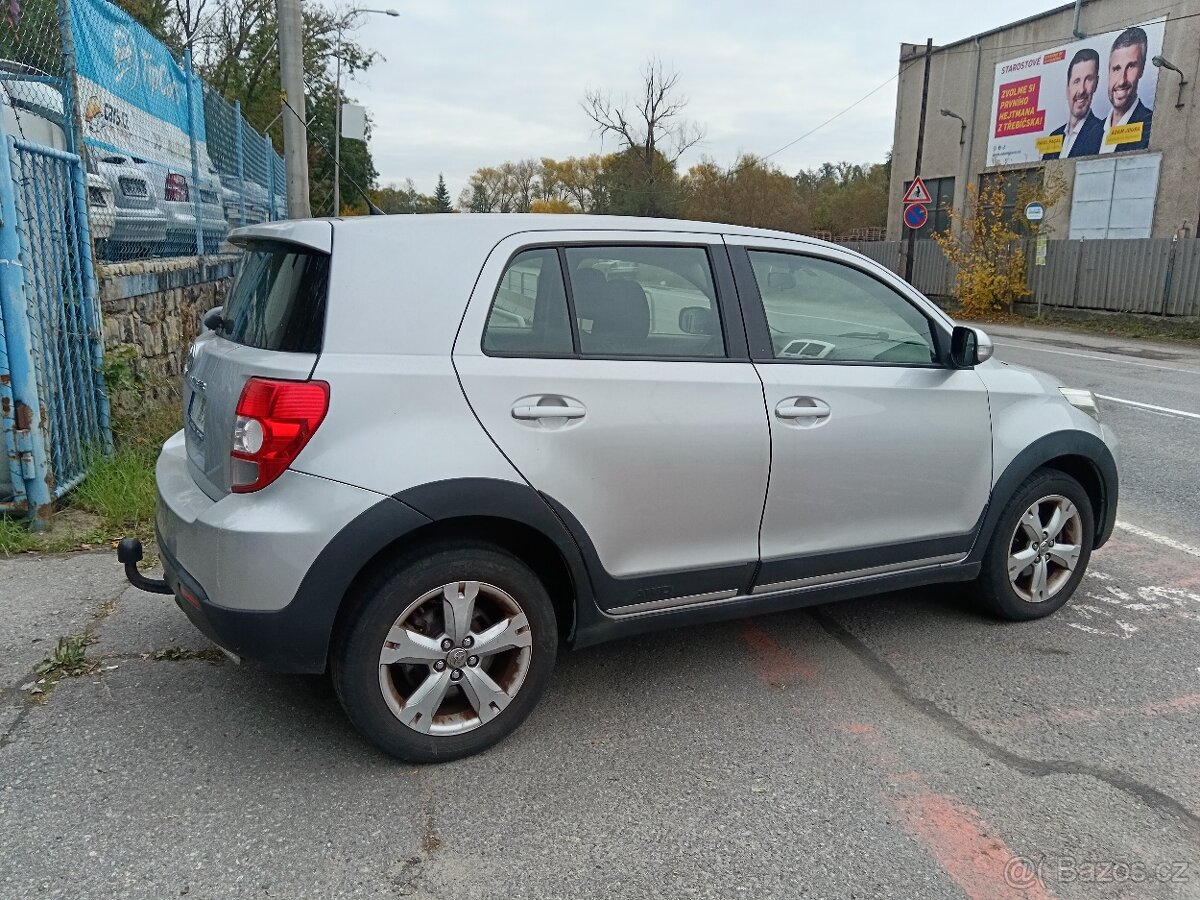 toyota urban cruiser - 13