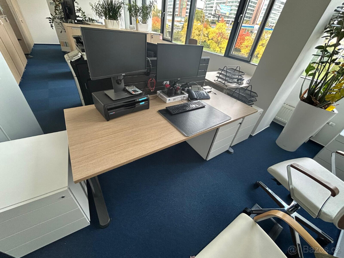 Kancelářské vybavení a výpočetní technika - 13