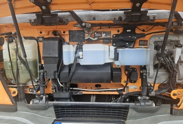 4x4 nosič kontejnerů IVECO 13.5t komunál - 13