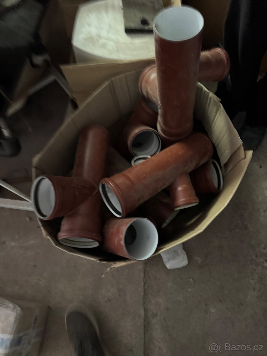 RADIÁTORY A RŮZNÁ SANITA, umyvadla , wc, trubky, atd. - 13