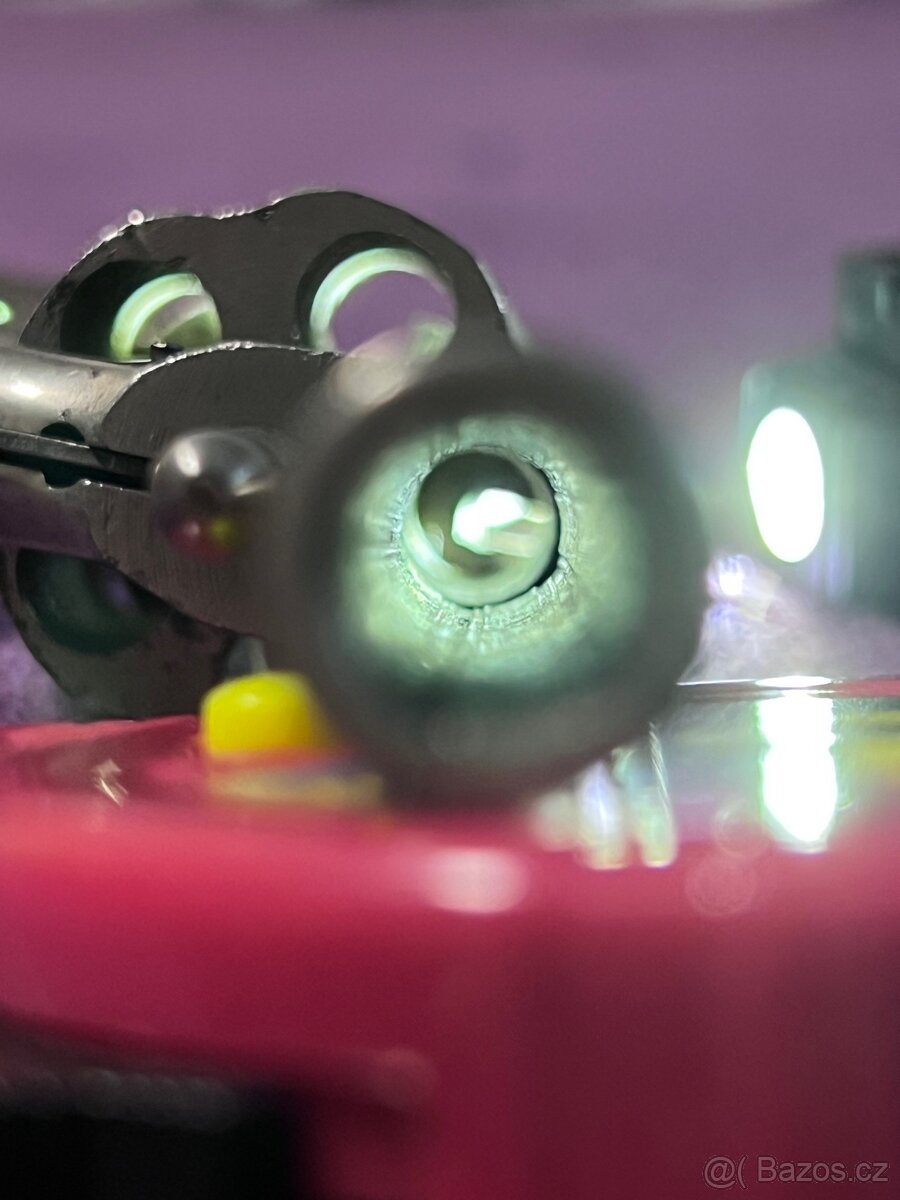 Historický Revolver Sterling - 32 RF - 13