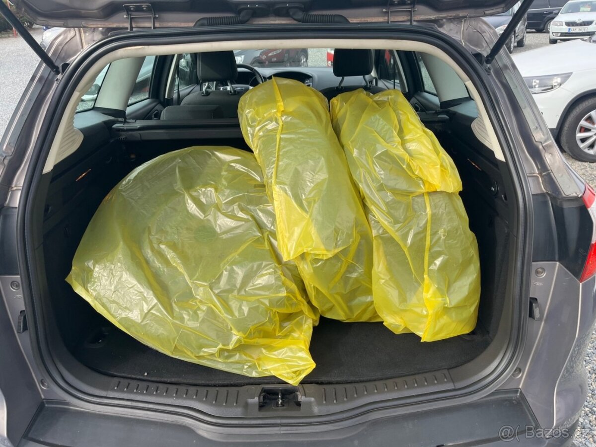 FORD FOCUS 1,6i KOMBI - 13