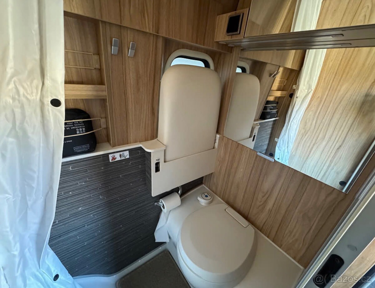 Obytný Sprinter 4x4 za menší - 13