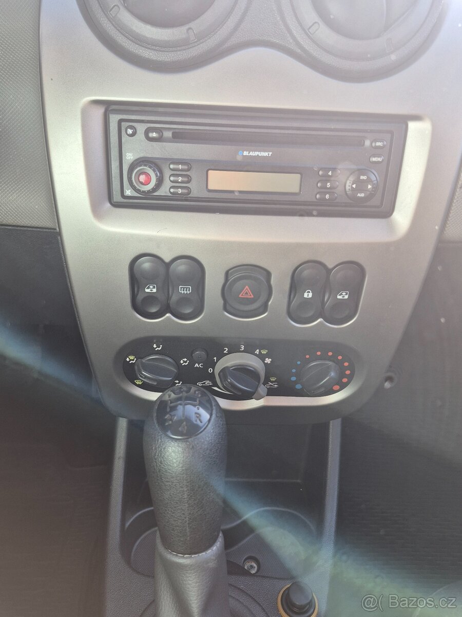 DACIA SANDERO 1,2 i 16 V klima - 13