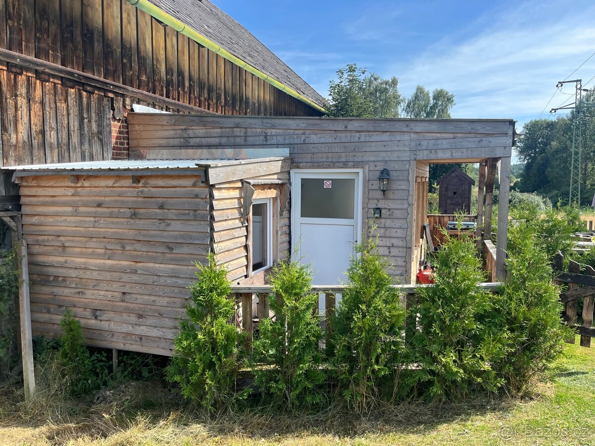 DŘEVĚNÁ CHATA / TINY HOUSE - 13