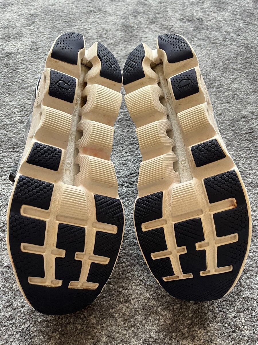 8x boty On Running Cloud vel. 44 - 45 - 13